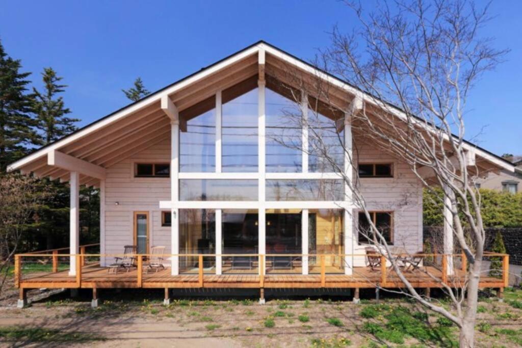 浅間山を眺めるフインランドログハウス 軽井沢町 エクステリア 写真